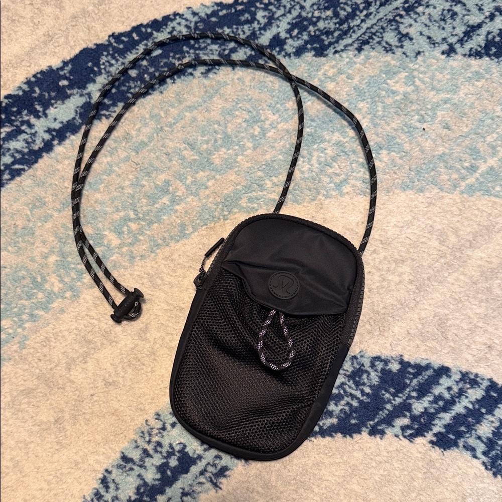 lululemon athletica Black Crossbody Bag - Picture 1 of 4